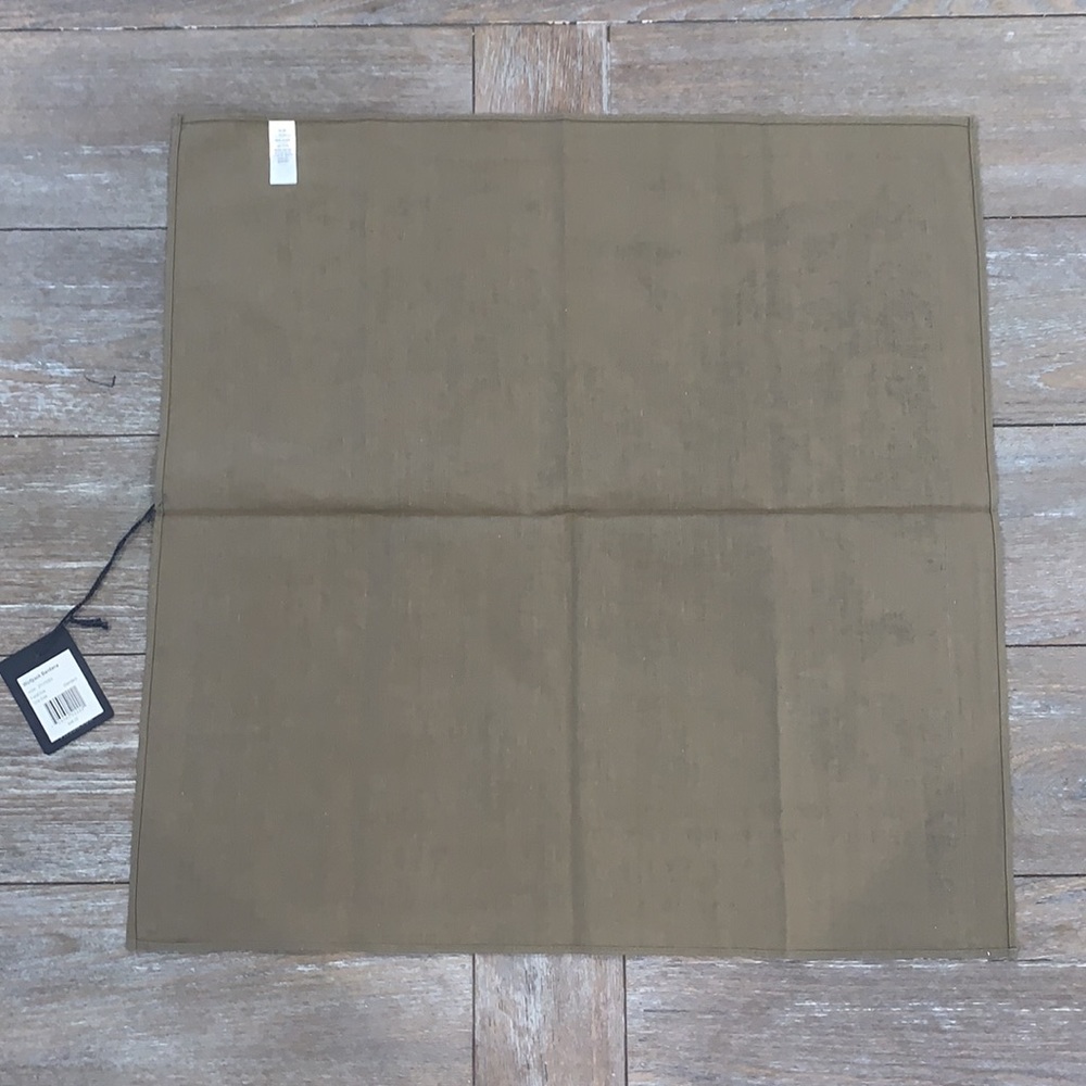 C.C. Filson Wolfpack Bandana, Field Olive NEW - Picture 2 of 4